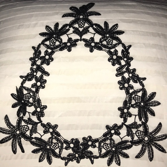 New set of three black lace appliqués. - Picture 2 of 8